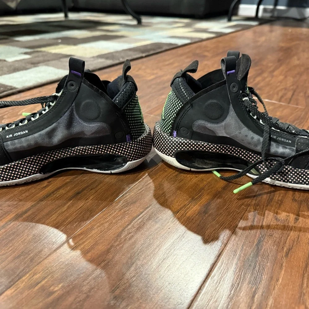 Jordan Kids Sneakers in Black and Neon Green